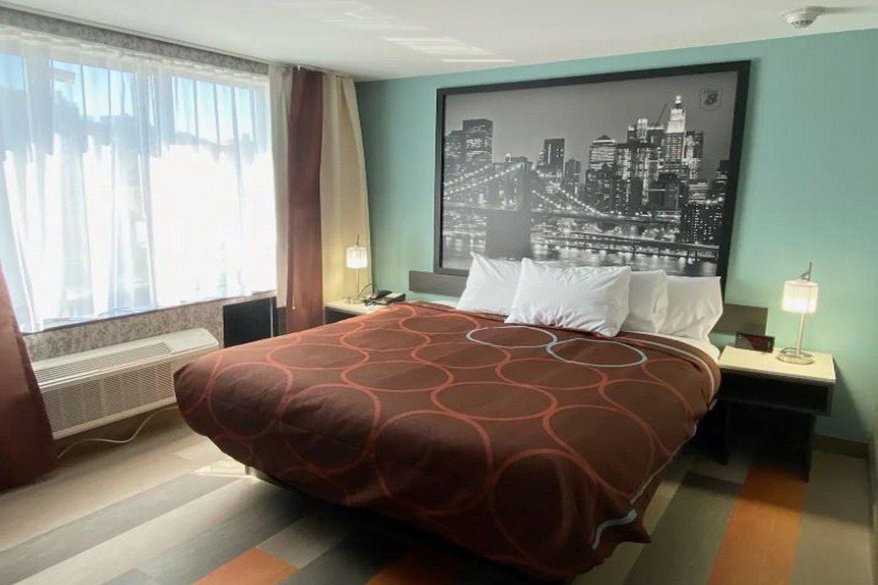 Super 8 By Wyndham Brooklyn Williamsburg Hotel New York Exterior foto