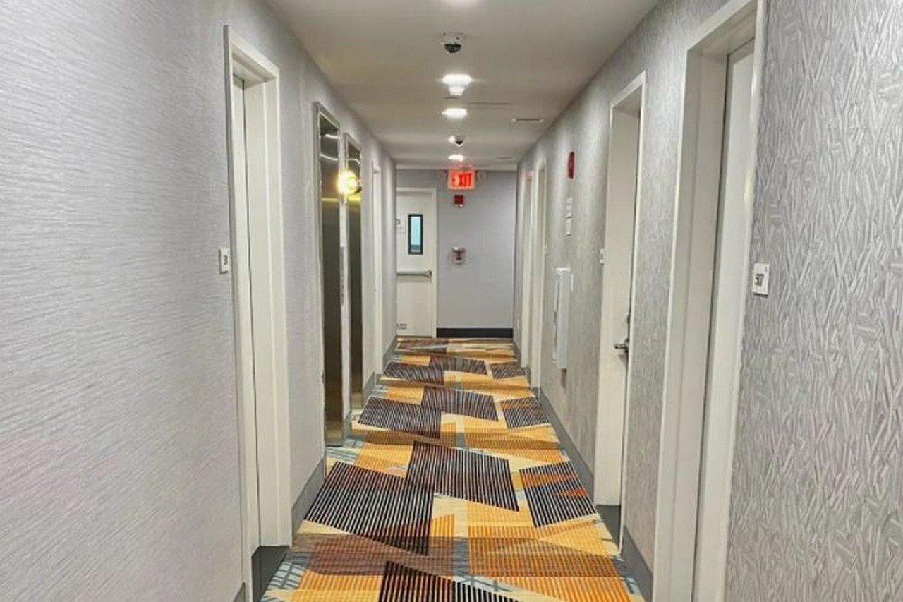 Super 8 By Wyndham Brooklyn Williamsburg Hotel New York Exterior foto